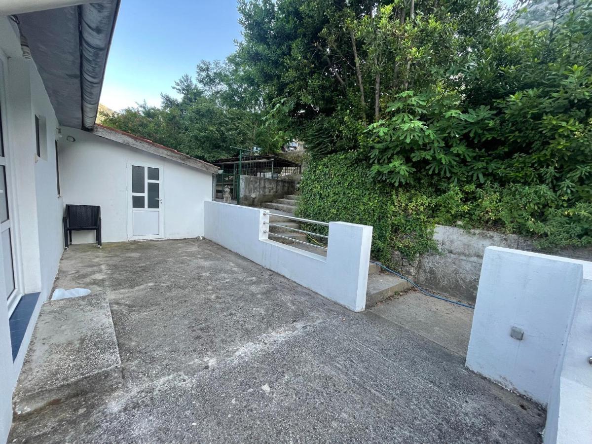 House With Big Terrace And Beautiful Sea View Βίλα Κότορ Εξωτερικό φωτογραφία