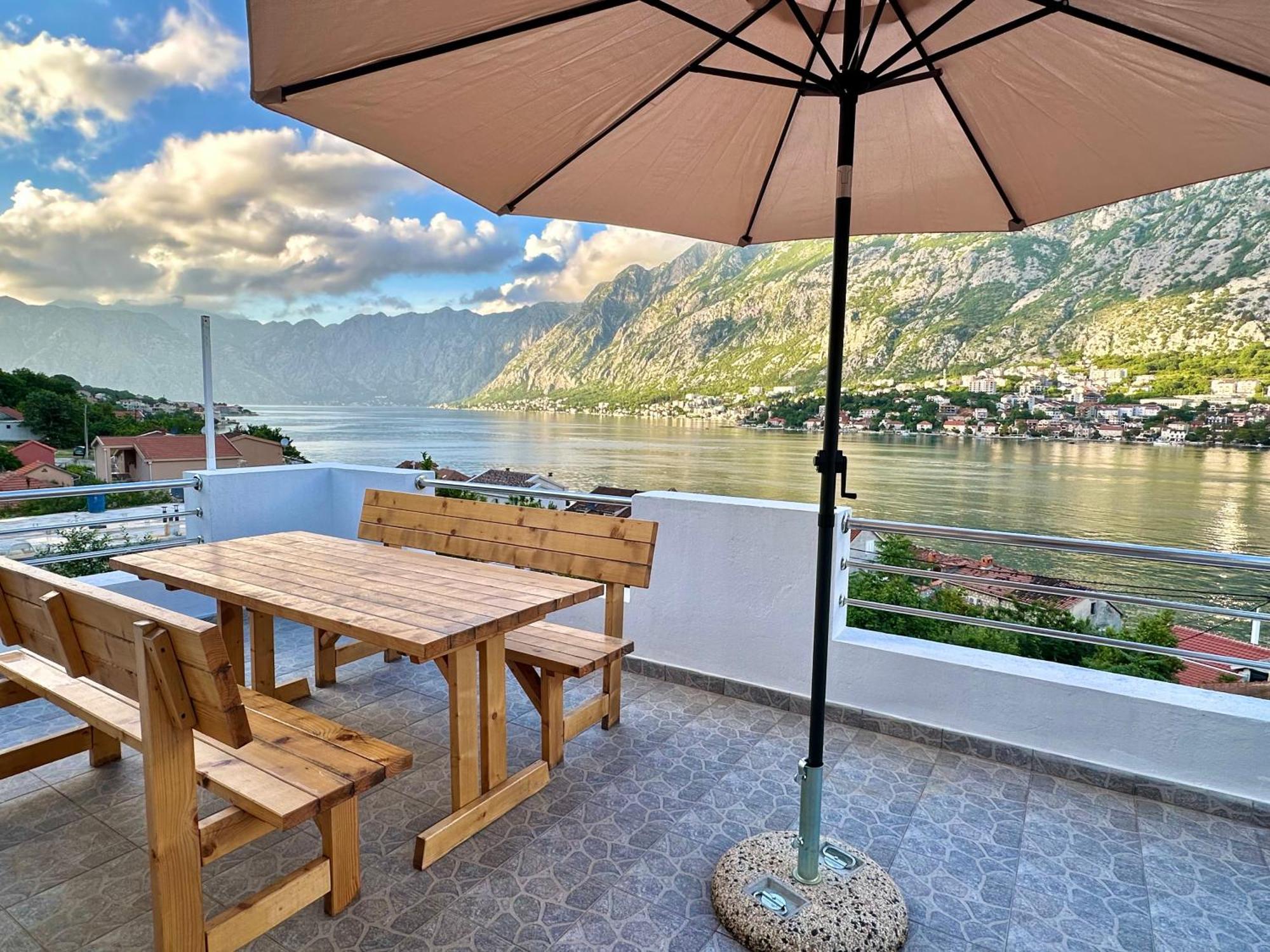 House With Big Terrace And Beautiful Sea View Βίλα Κότορ Εξωτερικό φωτογραφία