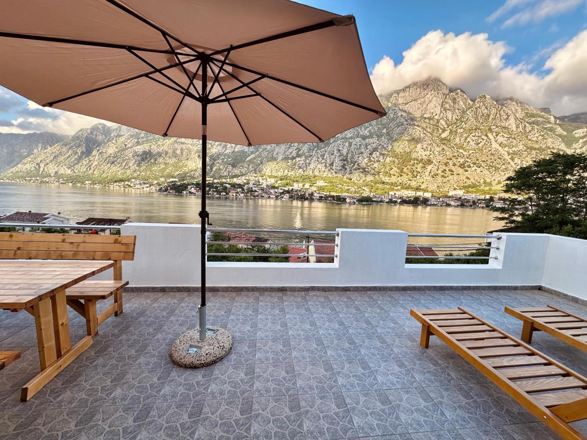 House With Big Terrace And Beautiful Sea View Βίλα Κότορ Εξωτερικό φωτογραφία