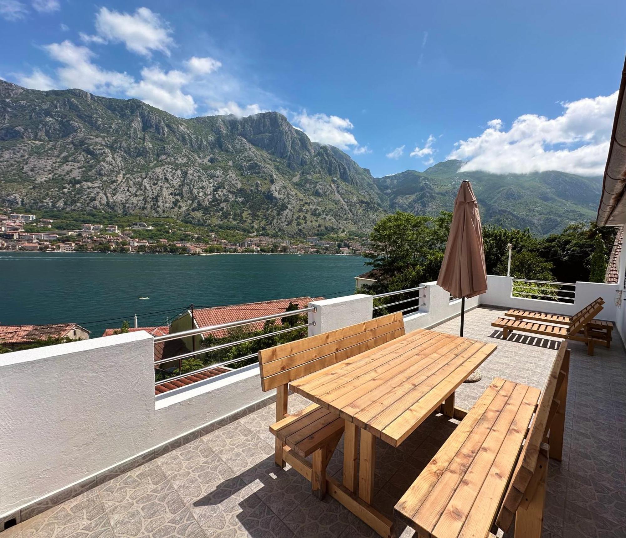 House With Big Terrace And Beautiful Sea View Βίλα Κότορ Εξωτερικό φωτογραφία