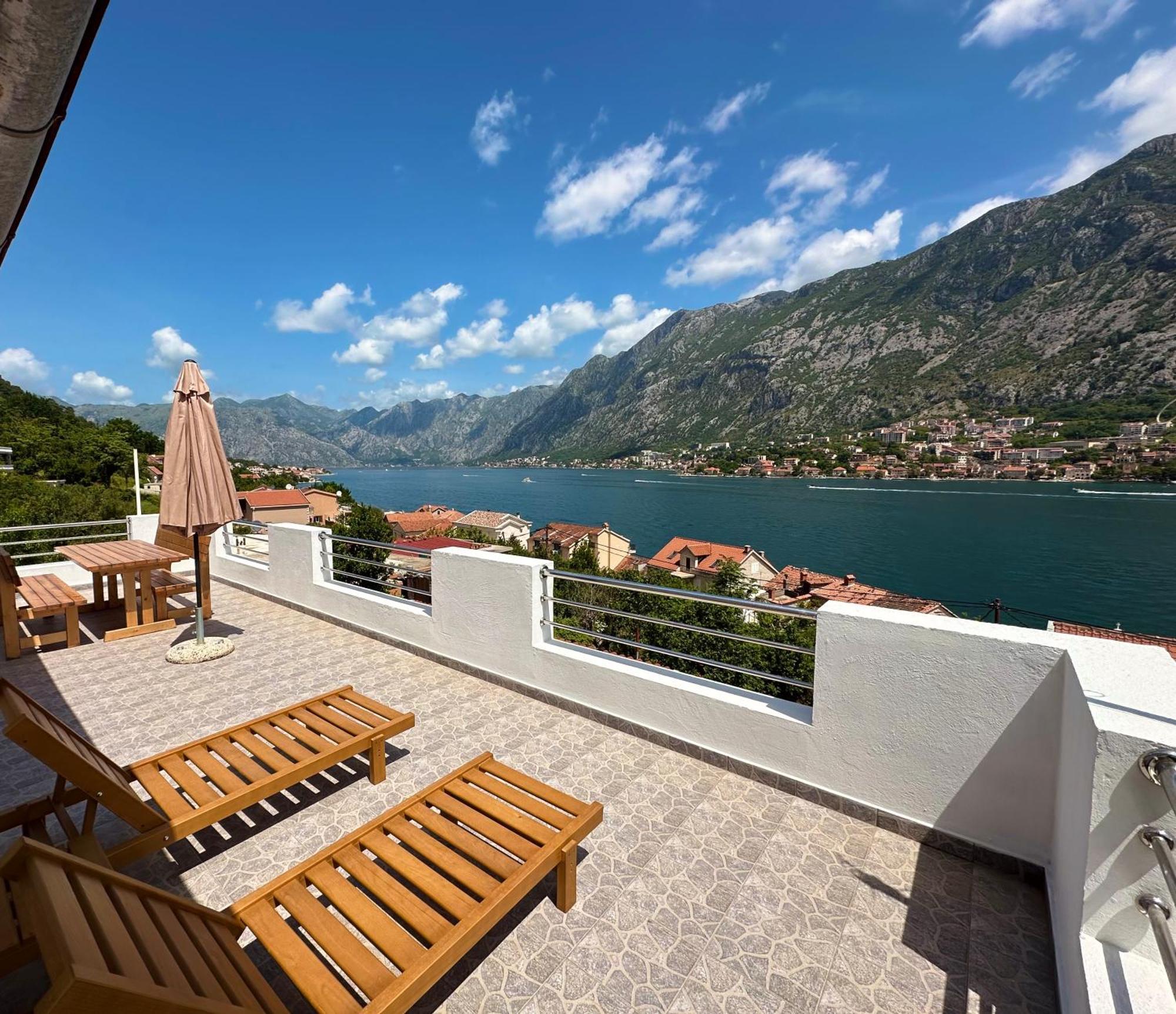 House With Big Terrace And Beautiful Sea View Βίλα Κότορ Εξωτερικό φωτογραφία