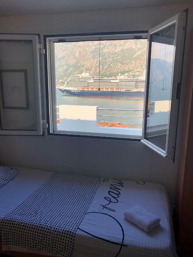 House With Big Terrace And Beautiful Sea View Βίλα Κότορ Εξωτερικό φωτογραφία